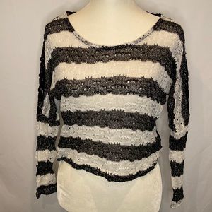 ❤️3/$30 Crystal K Long Sleeve Cropped Top